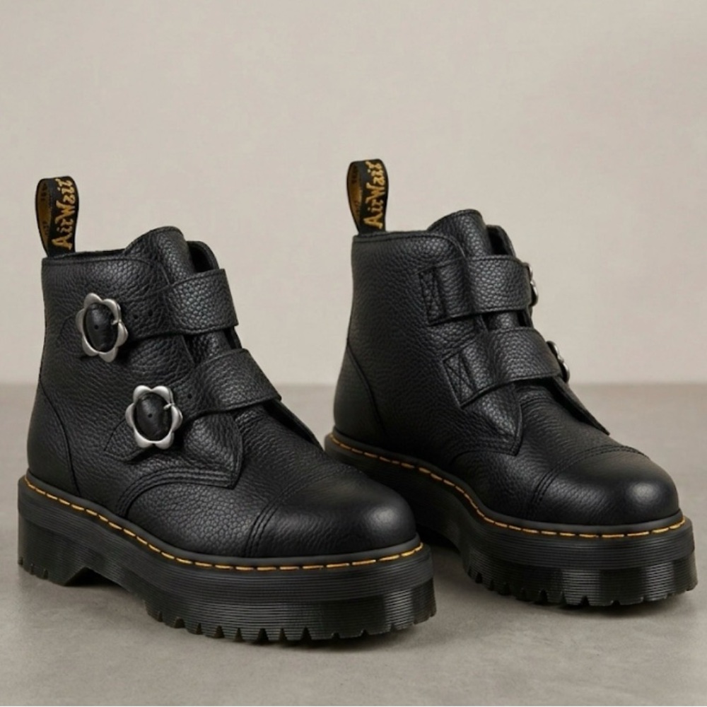 Dr. Martens Devon